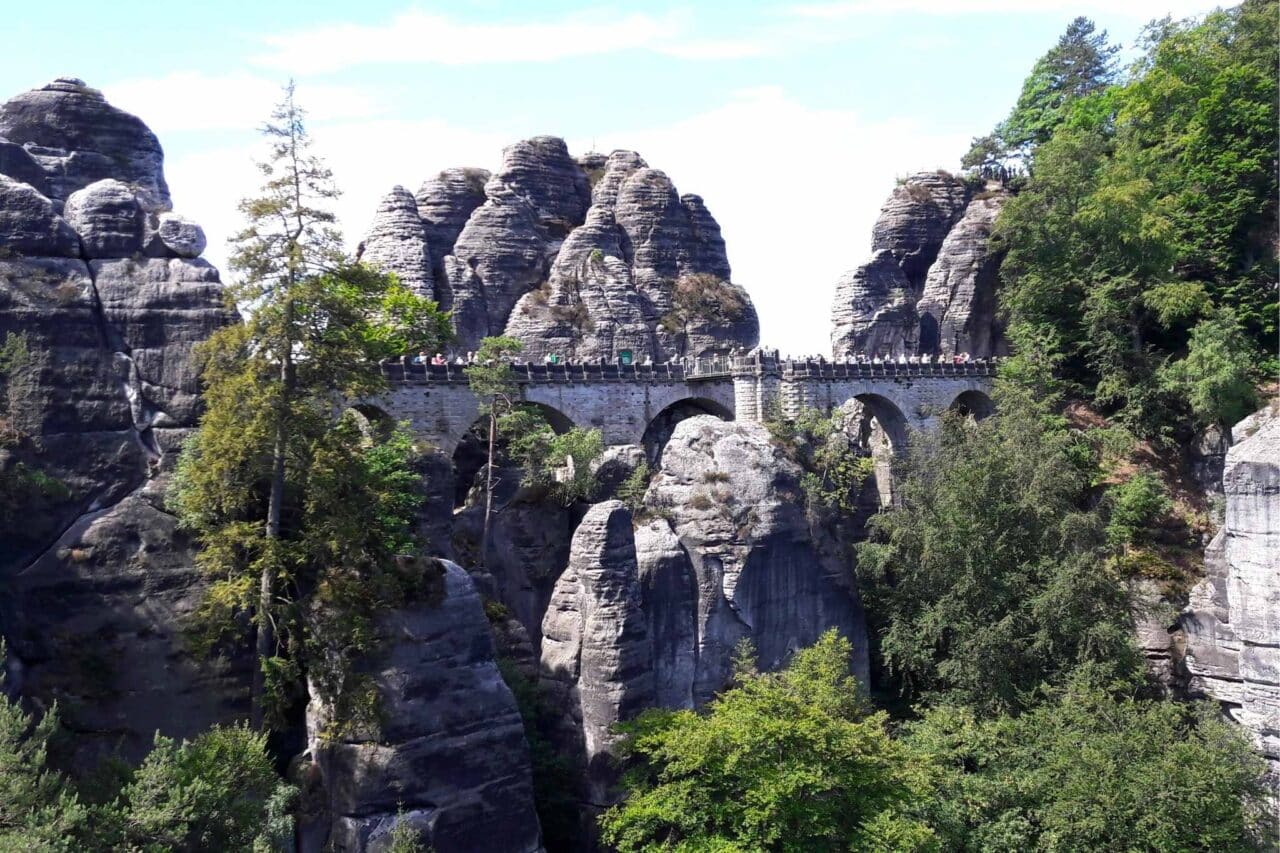 Die Basteibrücke ist eine der bekanntesten Sehenswürdigkeiten der Sächsischen Schweiz. © Katja Scholz