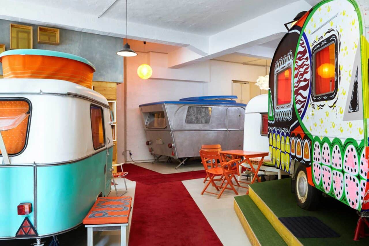 Camping außergewöhnliche Unterkünfte Hüttenpalast