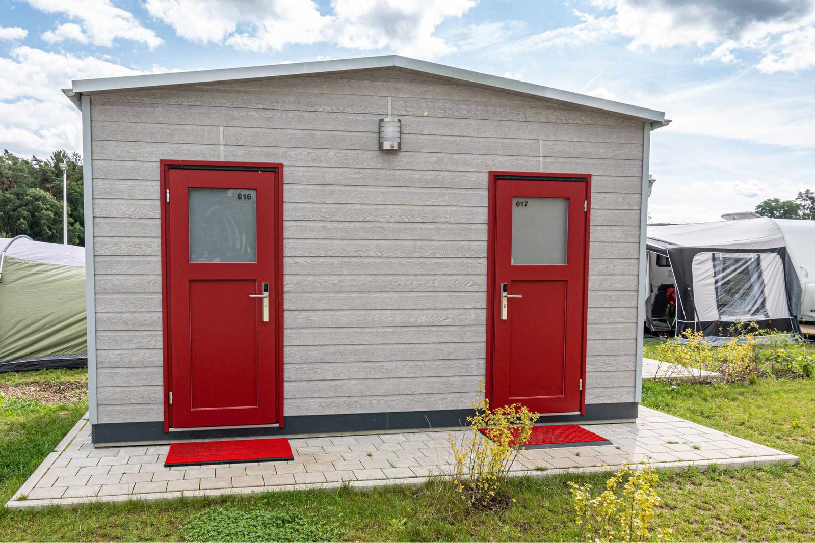 Luxus Campingplatz Mit Eigenem Bad Am Stellplatz Bild