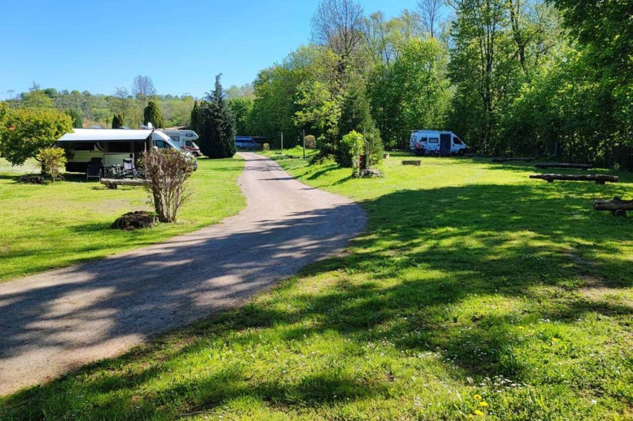 Umgeben von Natur und doch nahe zur Stadt Thale: Willkommen beim Klostercamping Thale. © camping.info
