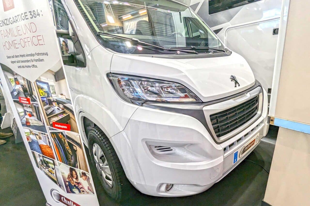 Challenger 384 Peugeot 3339