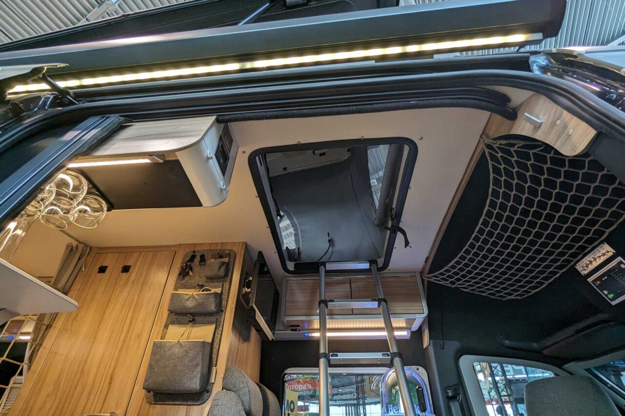 Kastenwagen-Neuheiten 2024: Kreavans Special – luxuriöses Offroad-Reisemobil für Abenteuer abseits befestigter Straßen 4 Kreavans Special Einstieg 1452