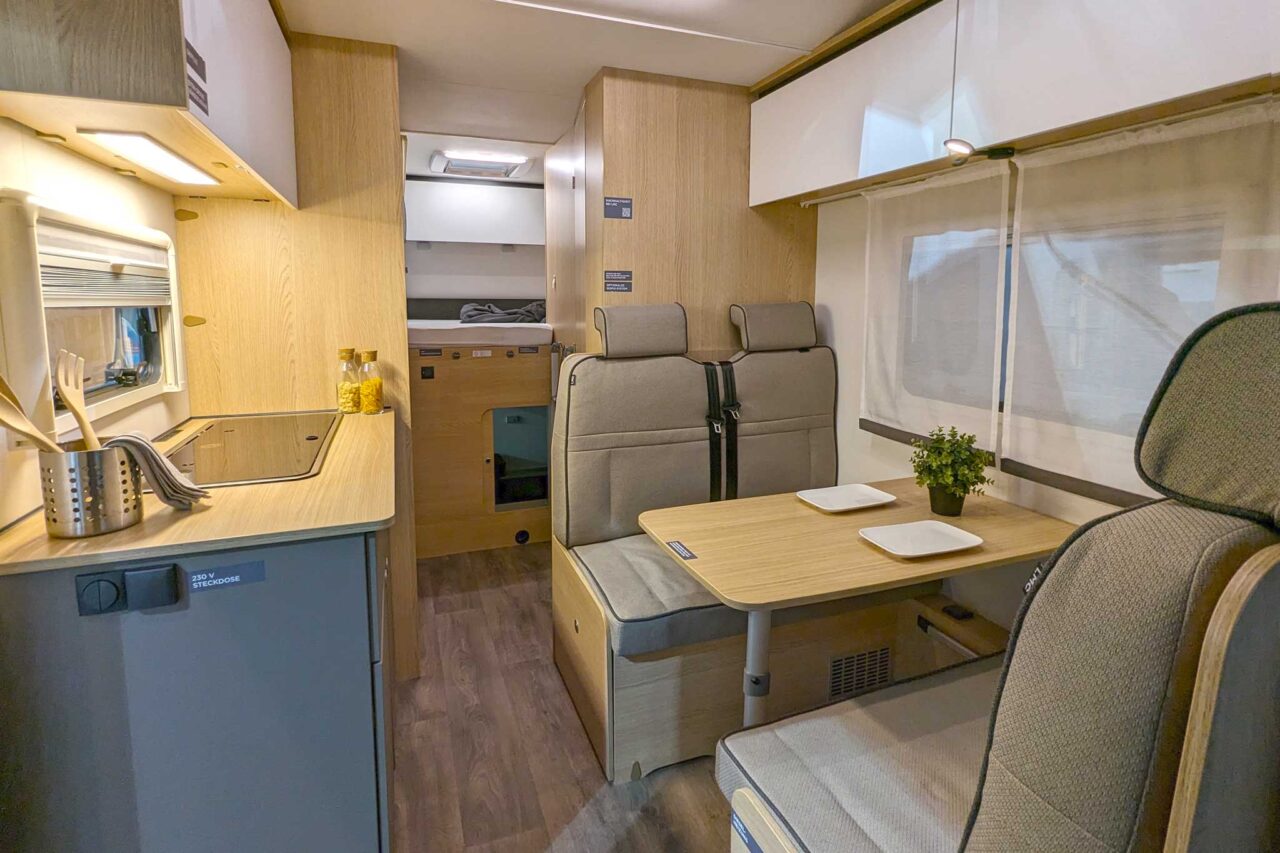 Wohnmobil-Neuheiten 2024: LMC Tourer A 690 G – Ein Leichtgewicht für Abenteuer mit bis zu 6 Personen 3 LMC Tourer Alkoven Interieur 9570