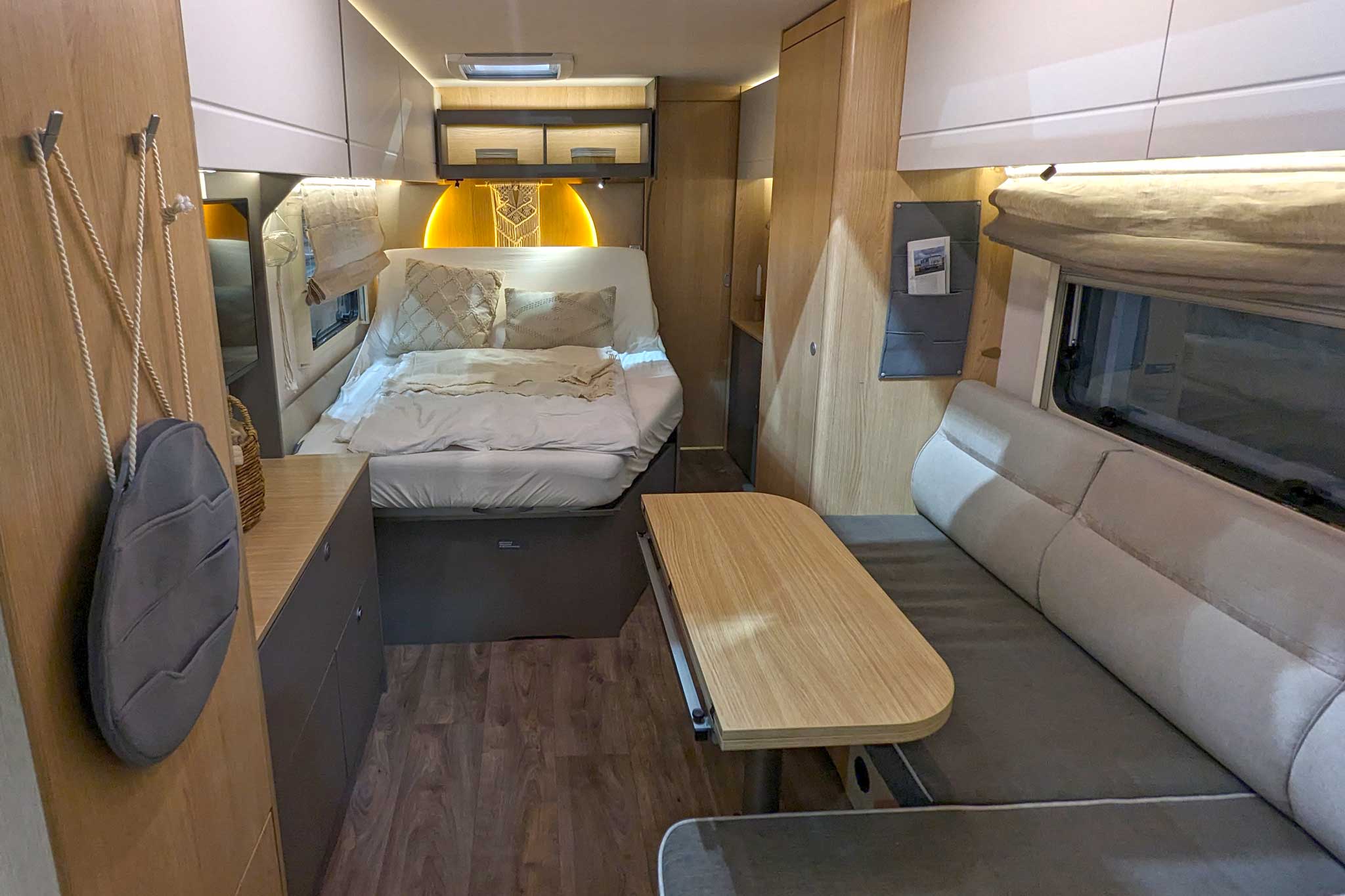LMC Videro 580 D (2024) – hochwertig eingerichteter Wohnwagen für 2 mit französischem Bett
