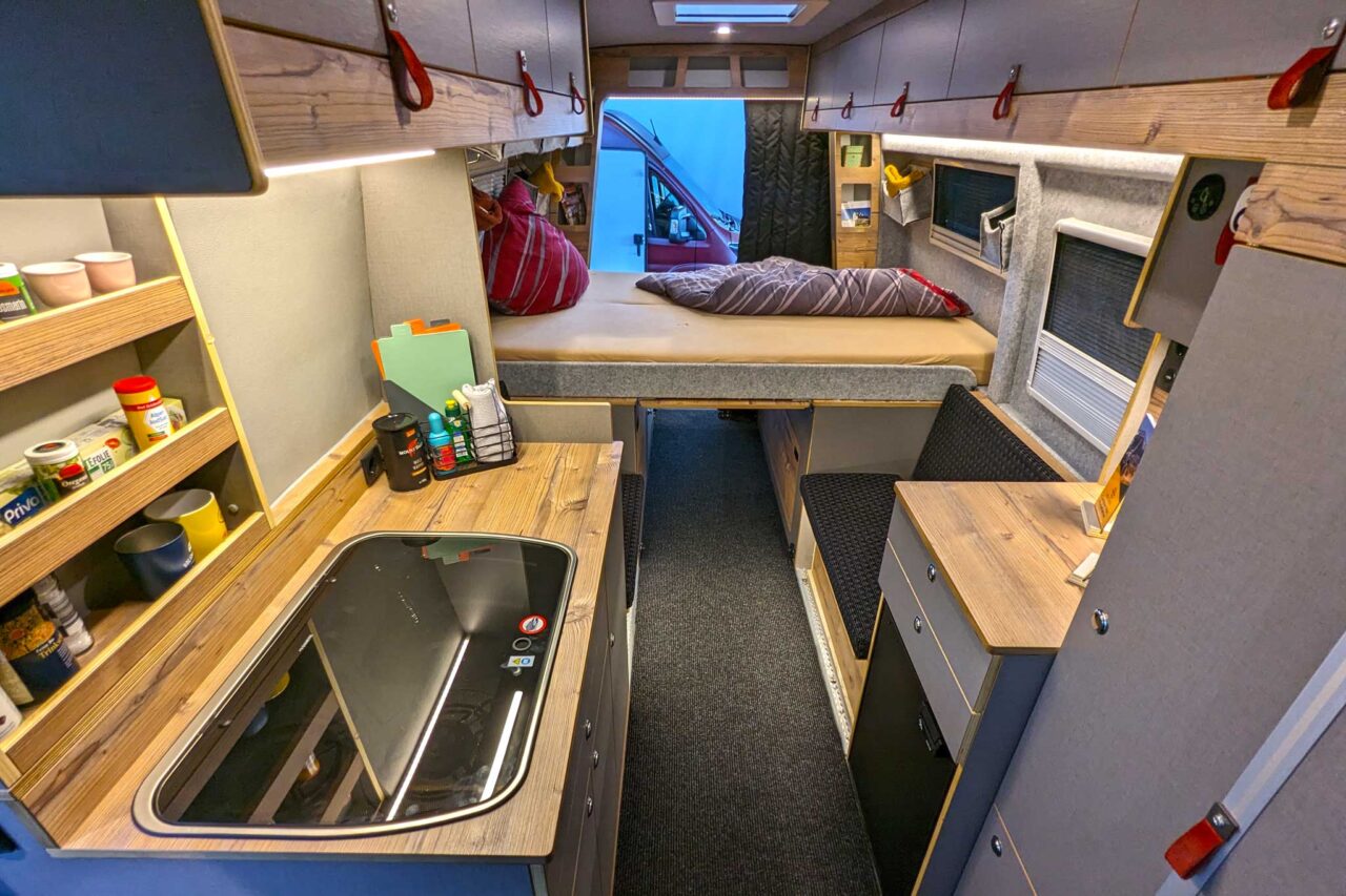 TS Buscamp X-Ped (2024) – Abenteuer und Komfort im Allrad-Offroader auf Mercedes-Benz Sprinter-Basis 3 TS Buscamp X Ped Interieur 0270