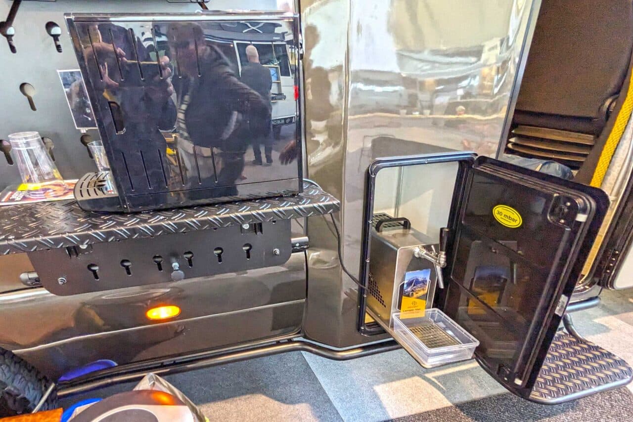 TS Buscamp X-Ped (2024) – Abenteuer und Komfort im Allrad-Offroader auf Mercedes-Benz Sprinter-Basis 1 TS Buscamp Zapfanlage 3591
