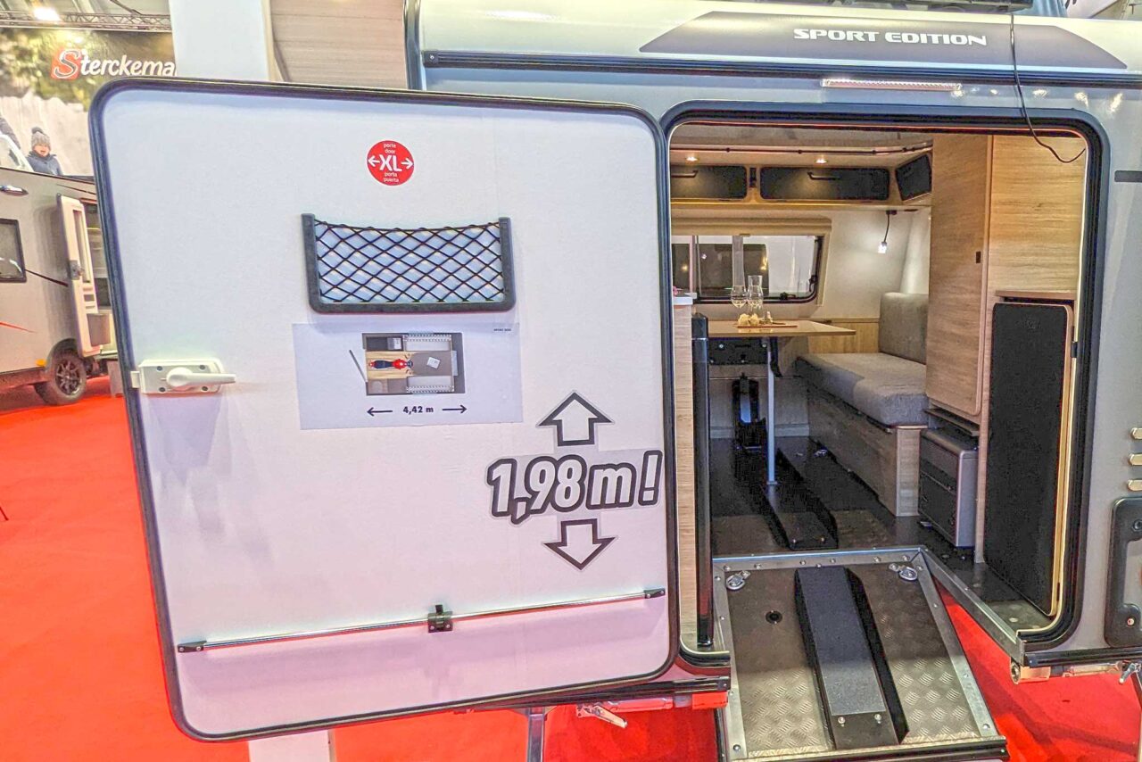 Trigano Mini Freestyle 270 (2024) – komfortabler Mini-Wohnwagen für 2 Personen mit Aufstelldach 3 Trigano Mini freestyle Heckklappe 6450