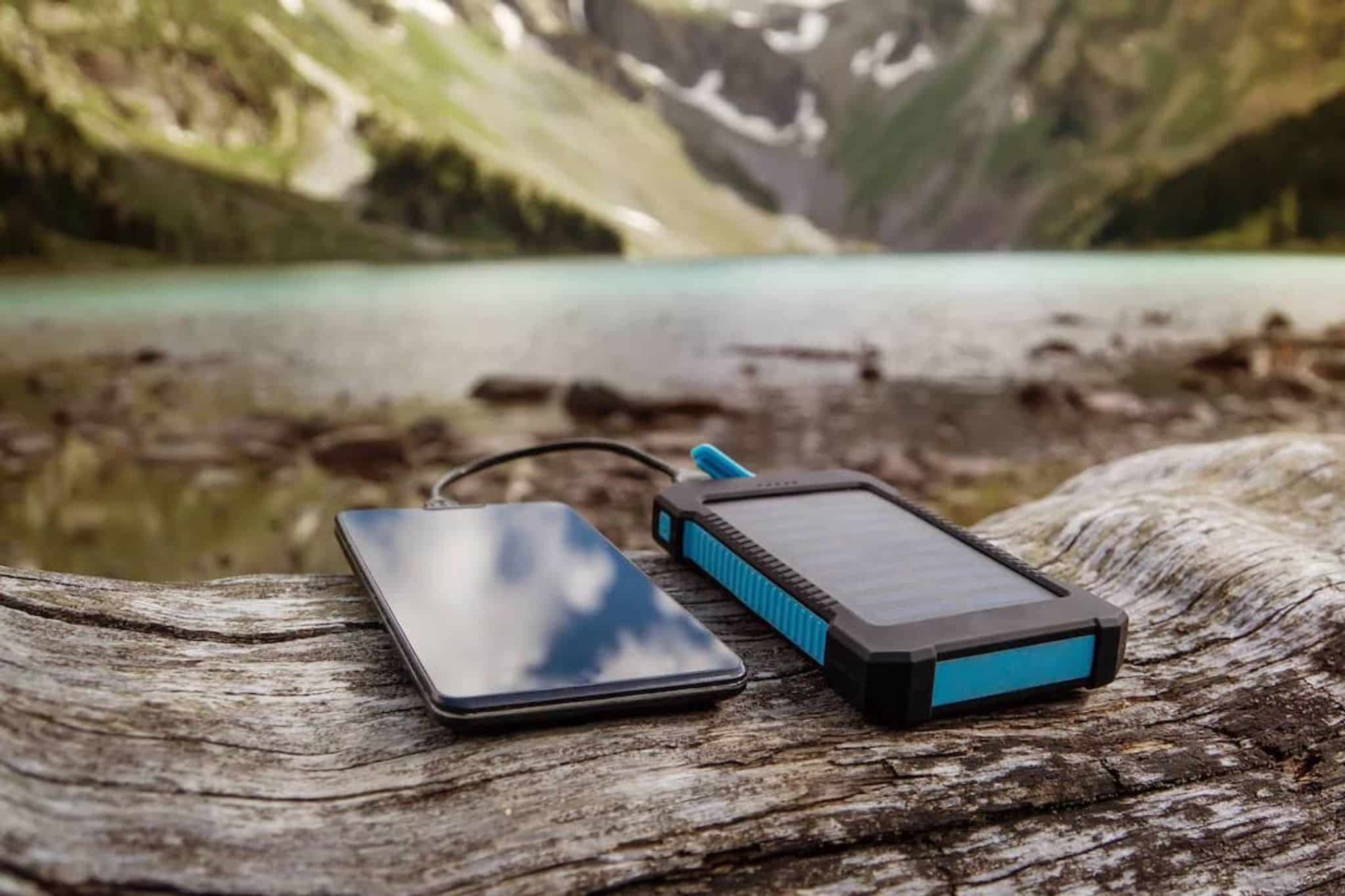 Die beste Solar Powerbank – dein Stromanschluss für unterwegs