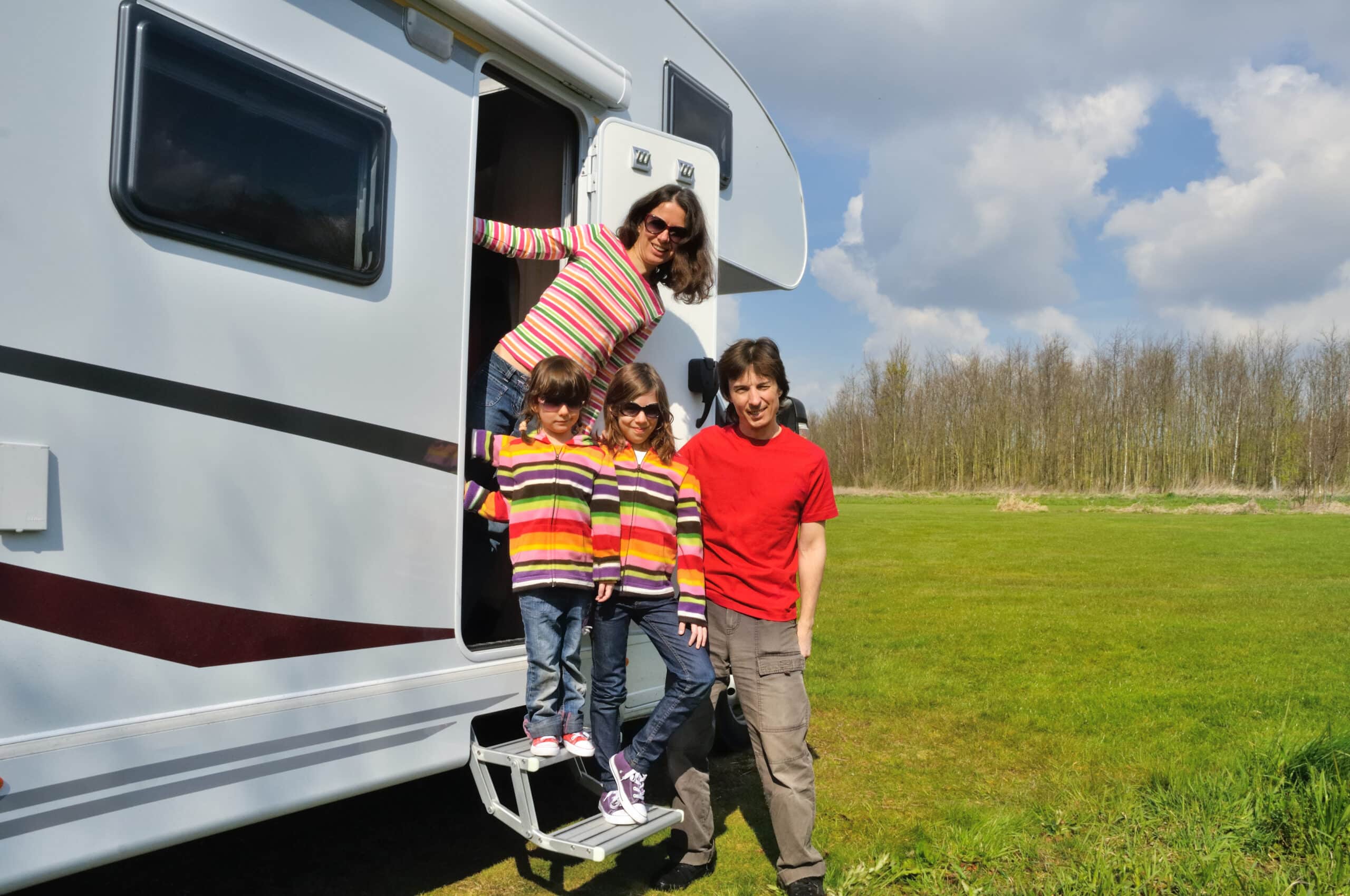 Kinderleicht und sicher unterwegs: Die besten Tricks für das Wohnmobil & den Wohnwagen mit Kindern