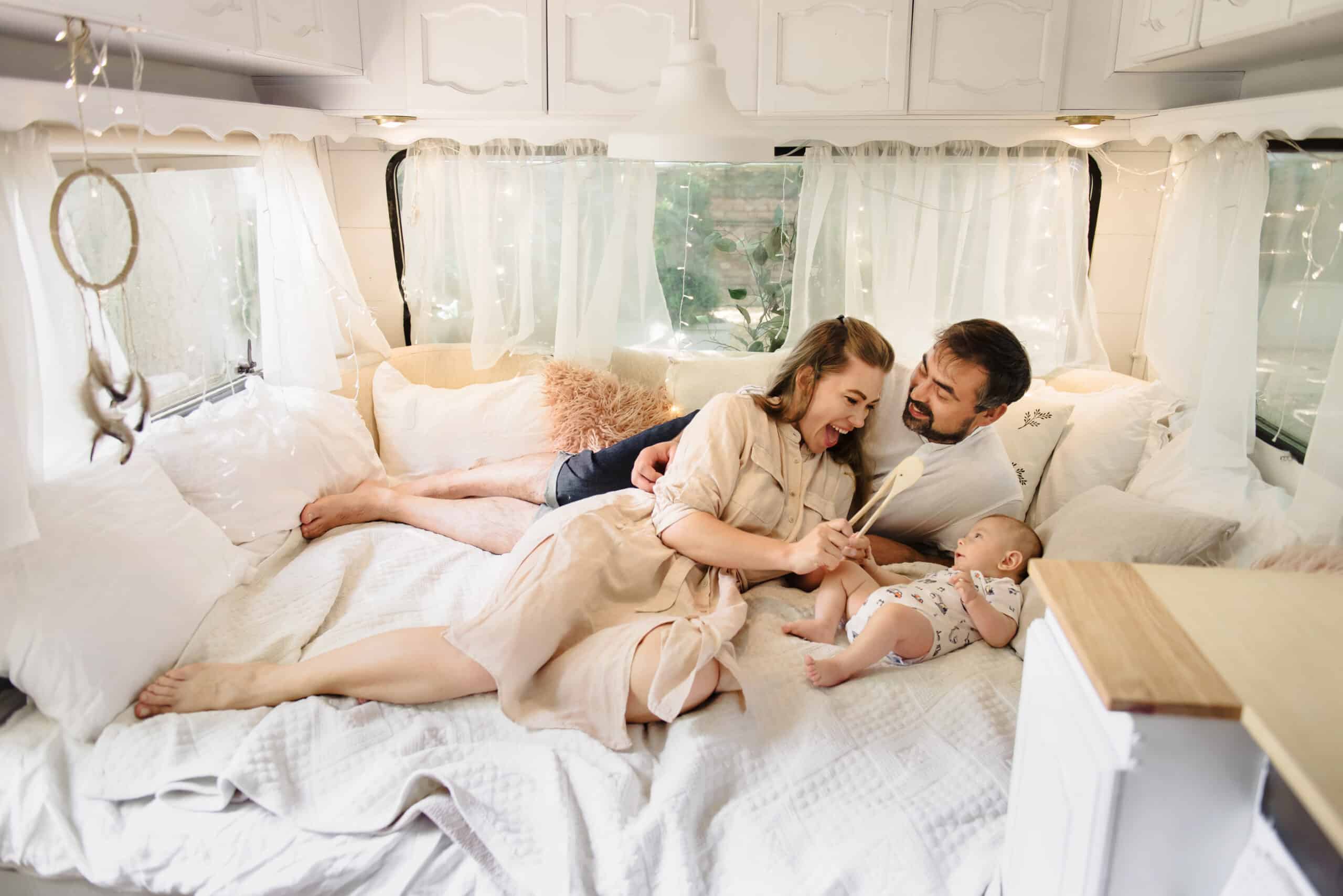Kein Stress beim Familienurlaub: Diese Checkliste macht das Campen mit Baby zum Kinderspiel