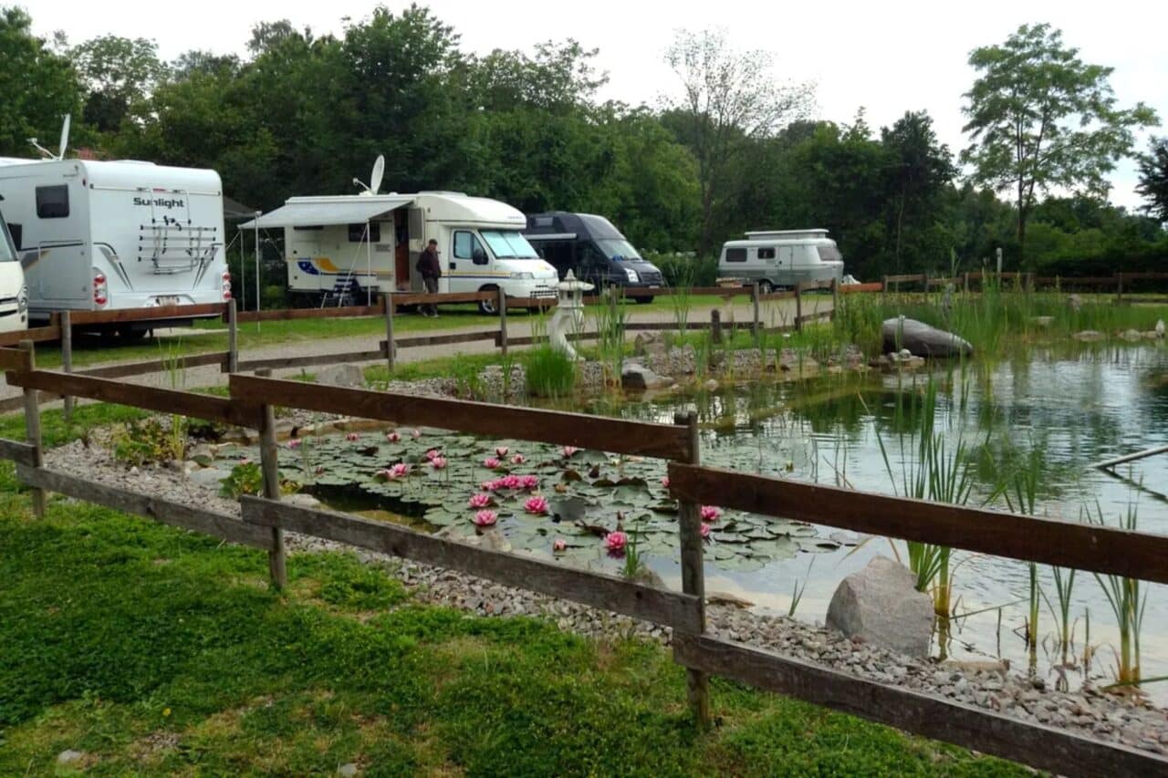 Camping Münstertal: Urlaub in der Ferienregion Schwarzwald 8 camping sulzbachtal stellplaetze am teich