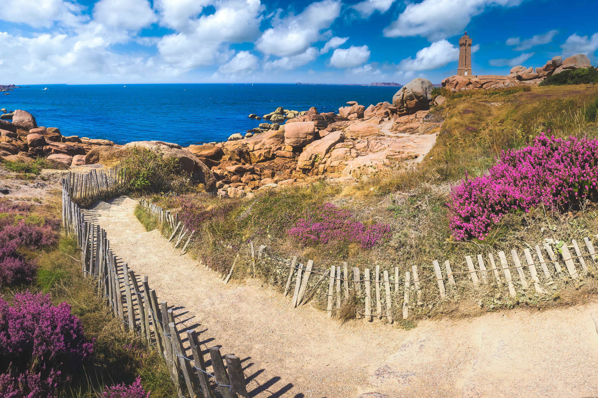 Camping in der Bretagne: Die besten Campingplätze & persönliche Empfehlungen zu Aktivitäten