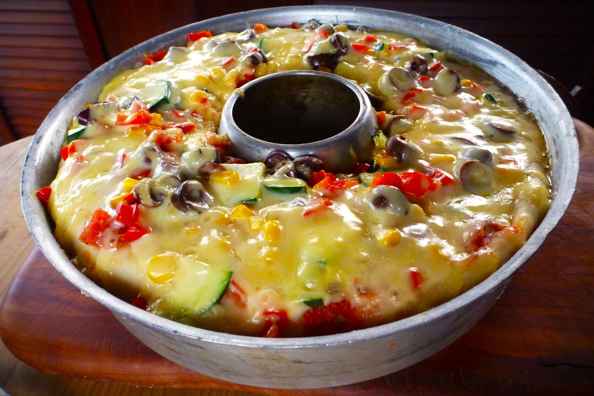 Camping-Rezepte für den Omnia Backofen – Nimas vegetarische Pizza