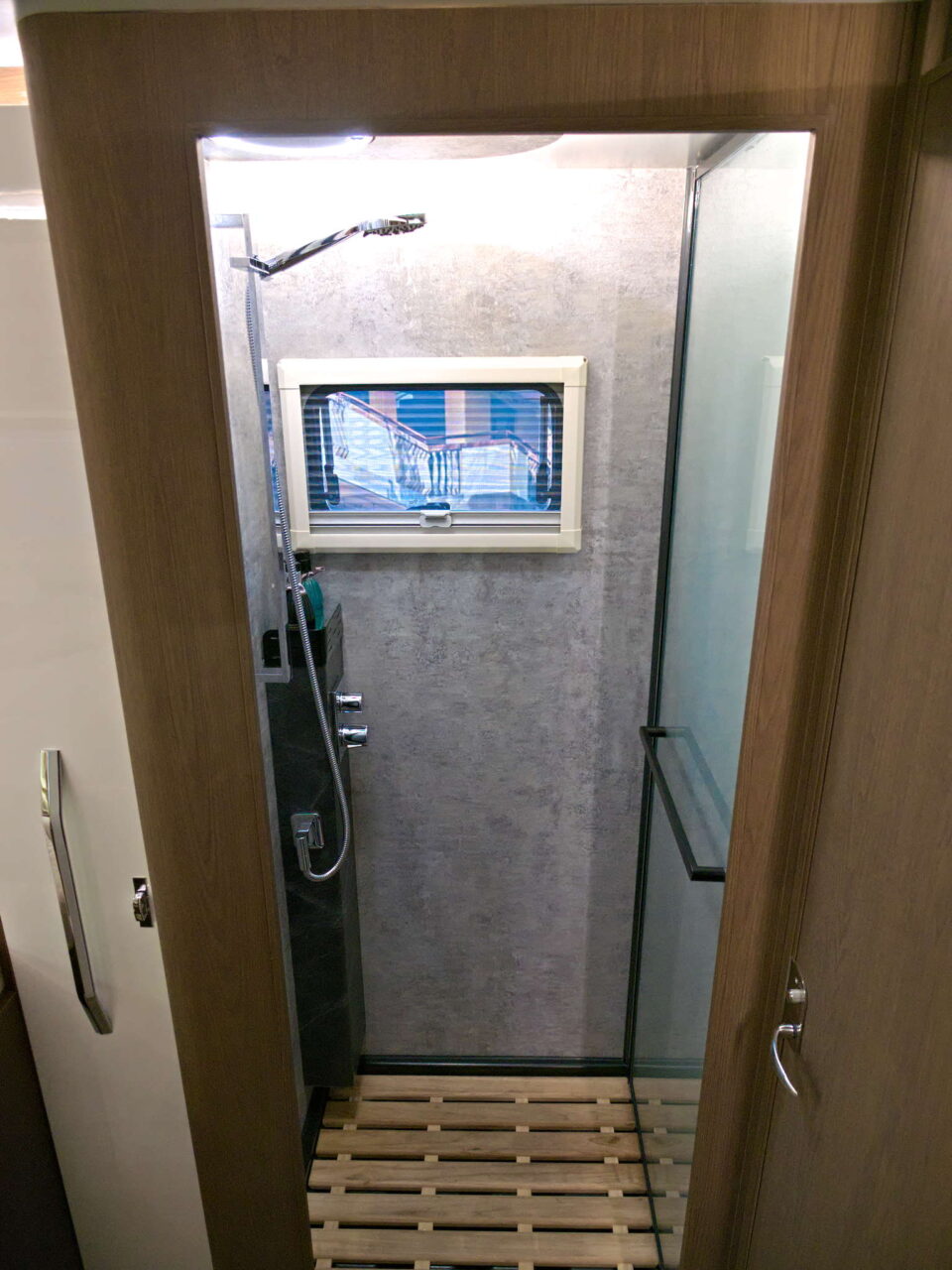 Deddle RV Carbonic Liner 78 - Dusche Caravan Salon 2024