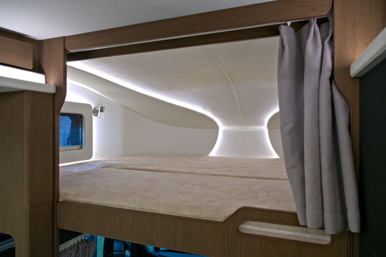 Deddle RV Carbonic Liner 78 - Alkovenbett Caravan Salon 2024