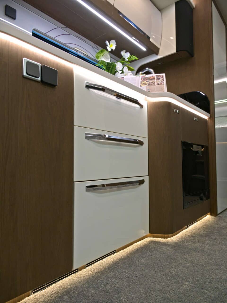 Deddle RV Carbonic Liner 78 - Schubladen Caravan Salon 2024