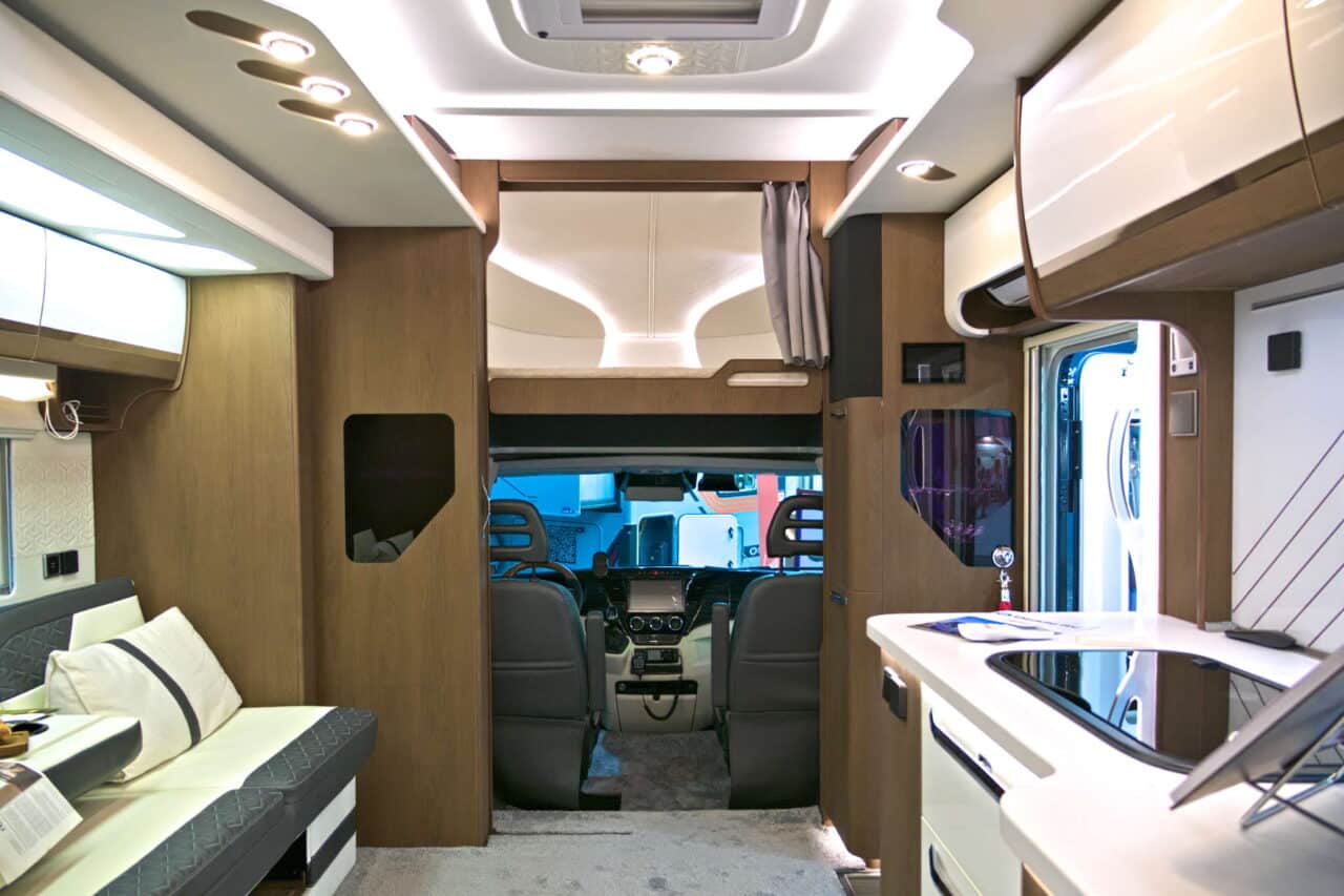 Deddle RV Carbonic Liner 78 - Fahrerkabine Caravan Salon 2024