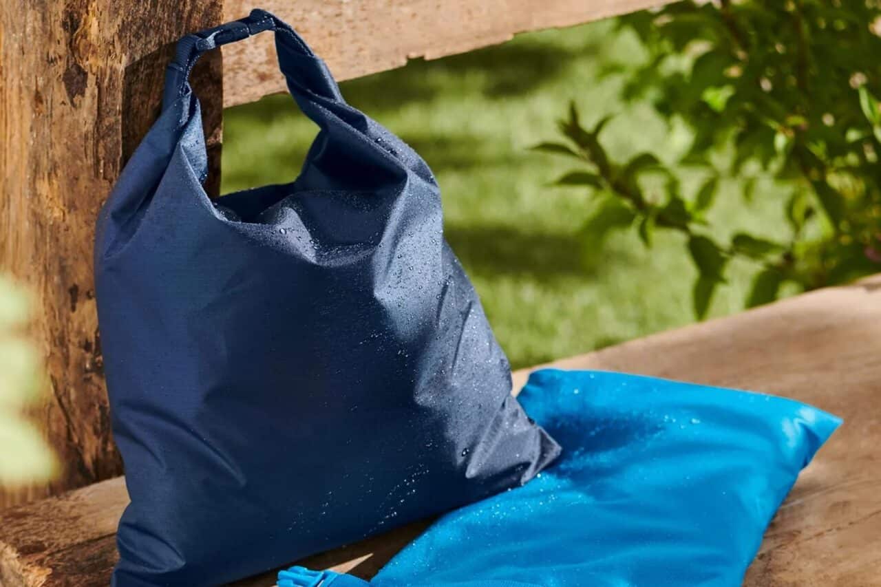 tchibo 2 wasserfeste packsaecke