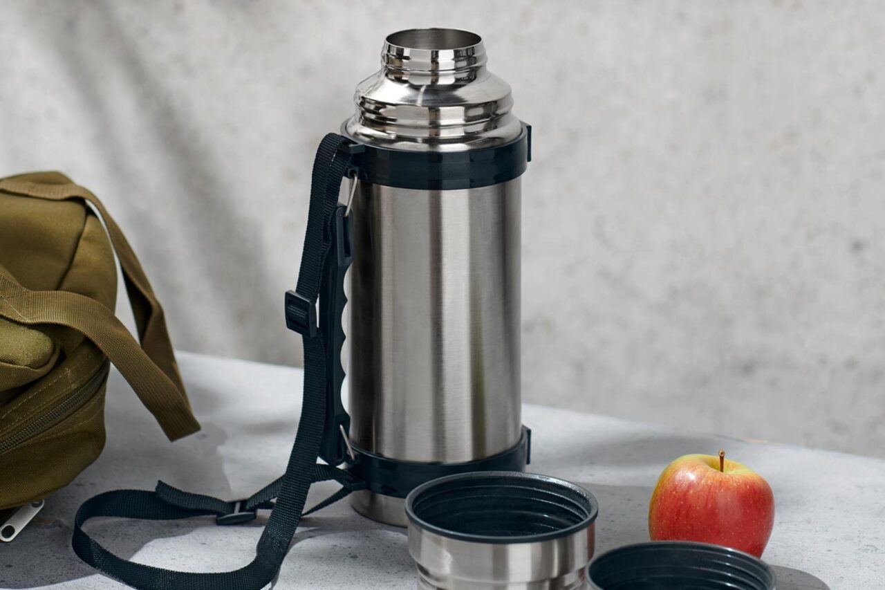 tchibo thermoflasche mit 2 bechern