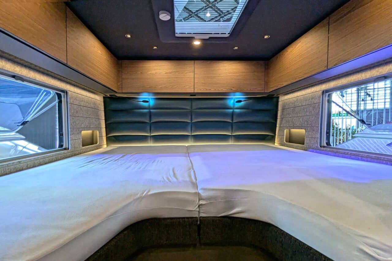 Niesmann+Bischoff Arto (2025): Der erste Luxus-Liner auf Mercedes Sprinter Basis 5 Nibi Arto 88 Schlafbereich 0999