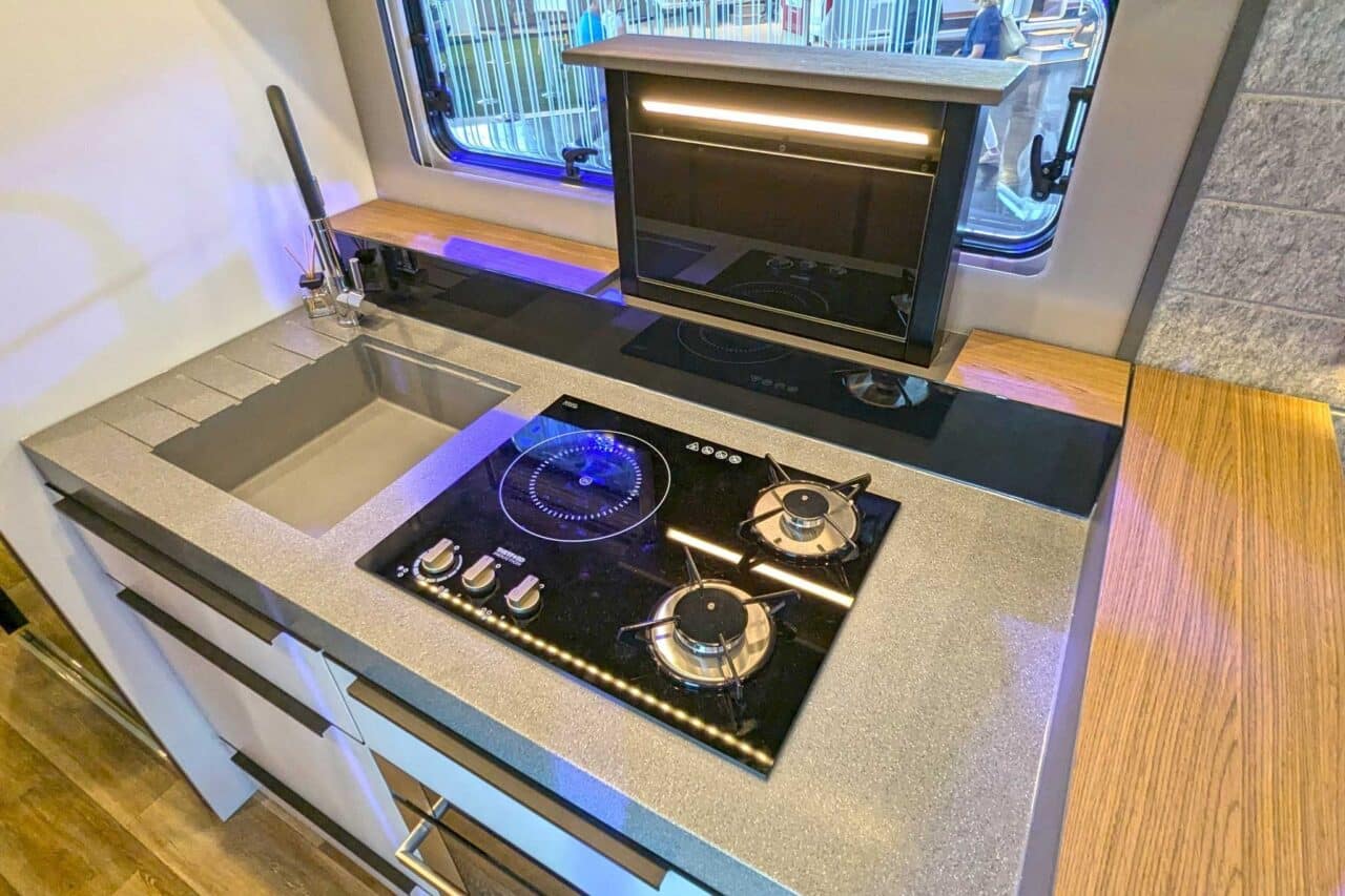 Niesmann+Bischoff Arto (2025): Der erste Luxus-Liner auf Mercedes Sprinter Basis 6 arto 78 88 kueche