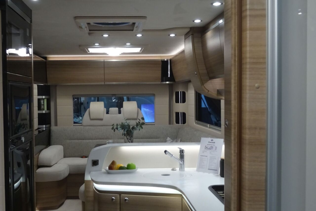 Concorde Cruiser Daily (2025) - Luxus-Alkoven mit bewährter Technik und überarbeiteter Ausstattung 4 concorde cruiser daily caravan salon 2024 kueche