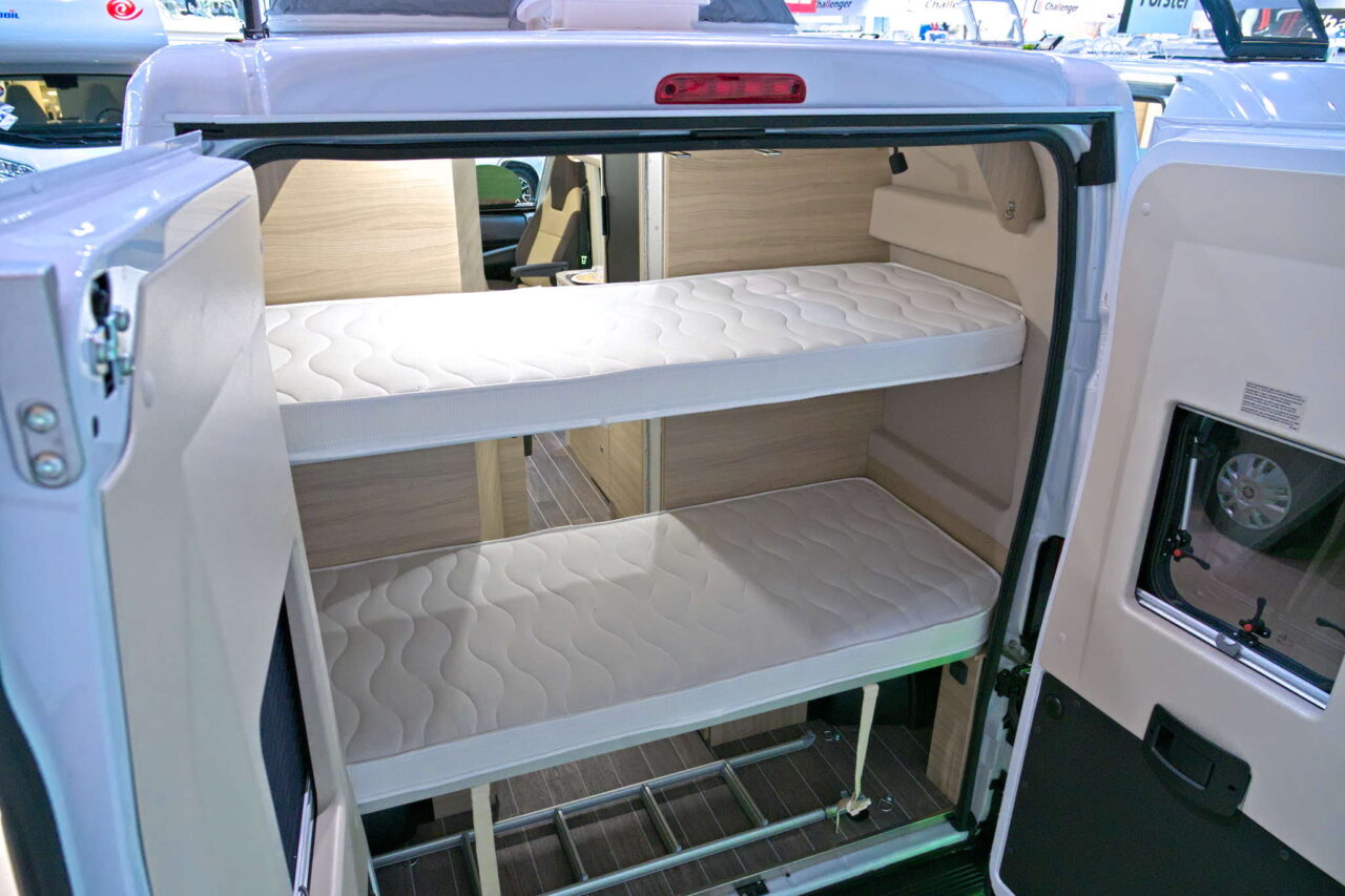 Forster Flip FV 599 VB5 (2025): kompakter Campervan für Campingtrips mit der Familie 8 forster flip fv 599 etagenbett 2