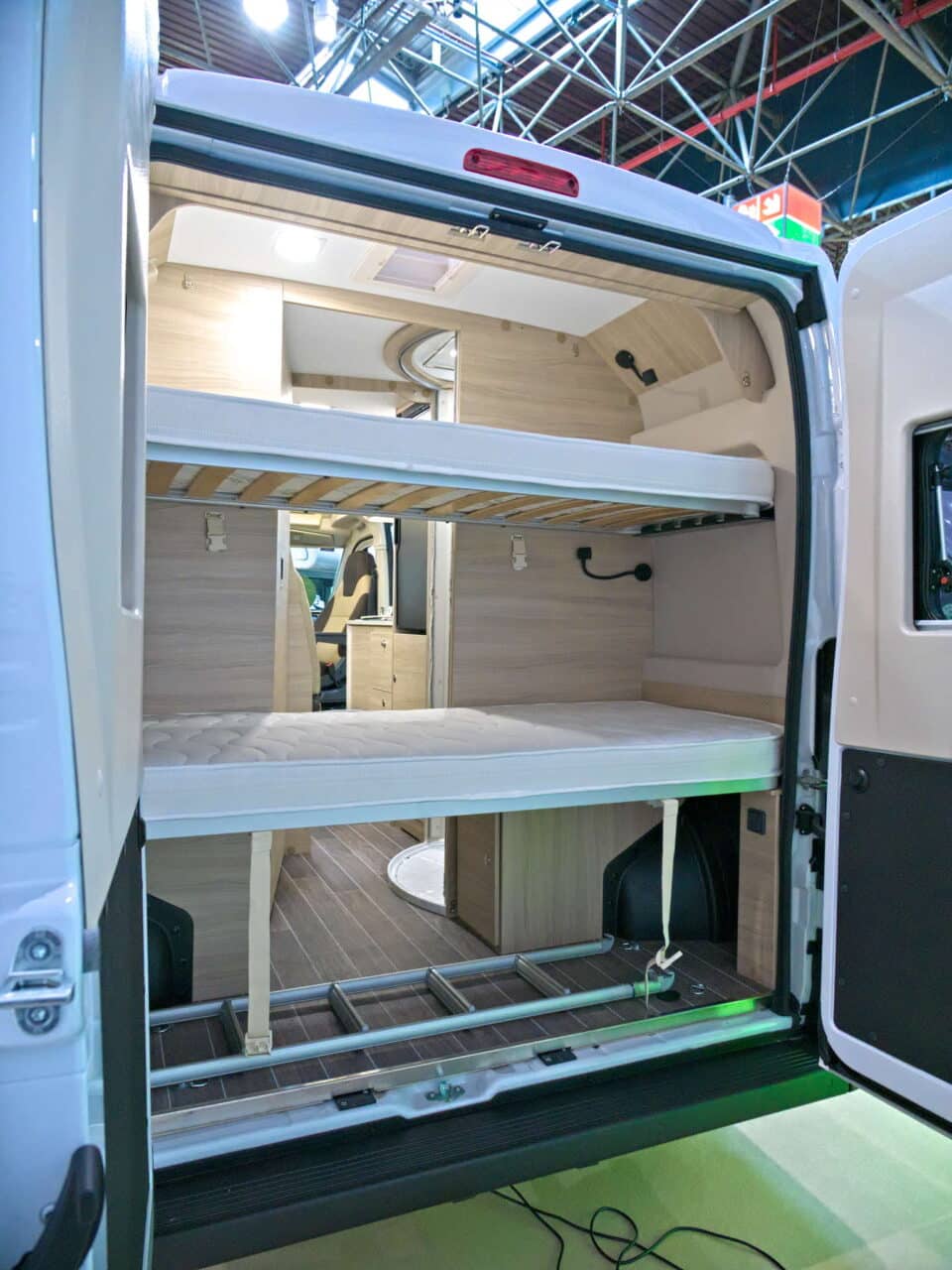 Forster Flip FV 599 VB5 (2025): kompakter Campervan für Campingtrips mit der Familie 10 forster flip fv 599 etagenbett 3