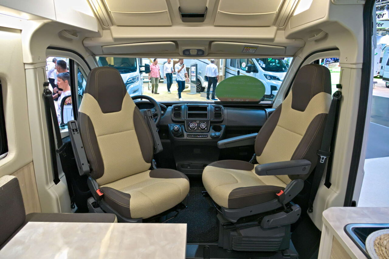 Forster Flip FV 599 VB5 (2025): kompakter Campervan für Campingtrips mit der Familie 3 forster flip fv 599 fahrerkabine