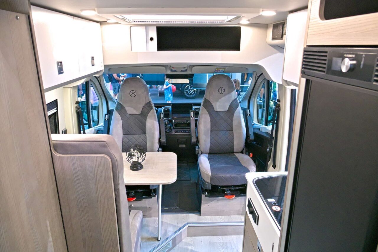 FurgoK X-Sportlong 600 (2025) - Praktischer Kastenwagen mit viel Stauraum und genialer Klappdusche 1 furgok x sportlong 600 2025 durchschuss caravan salon 2024 c jalil landero flores