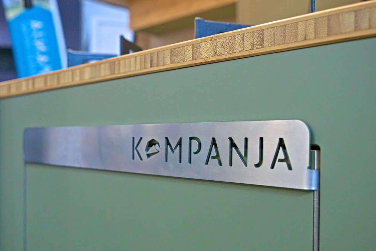 kompanja zwei tisch oben