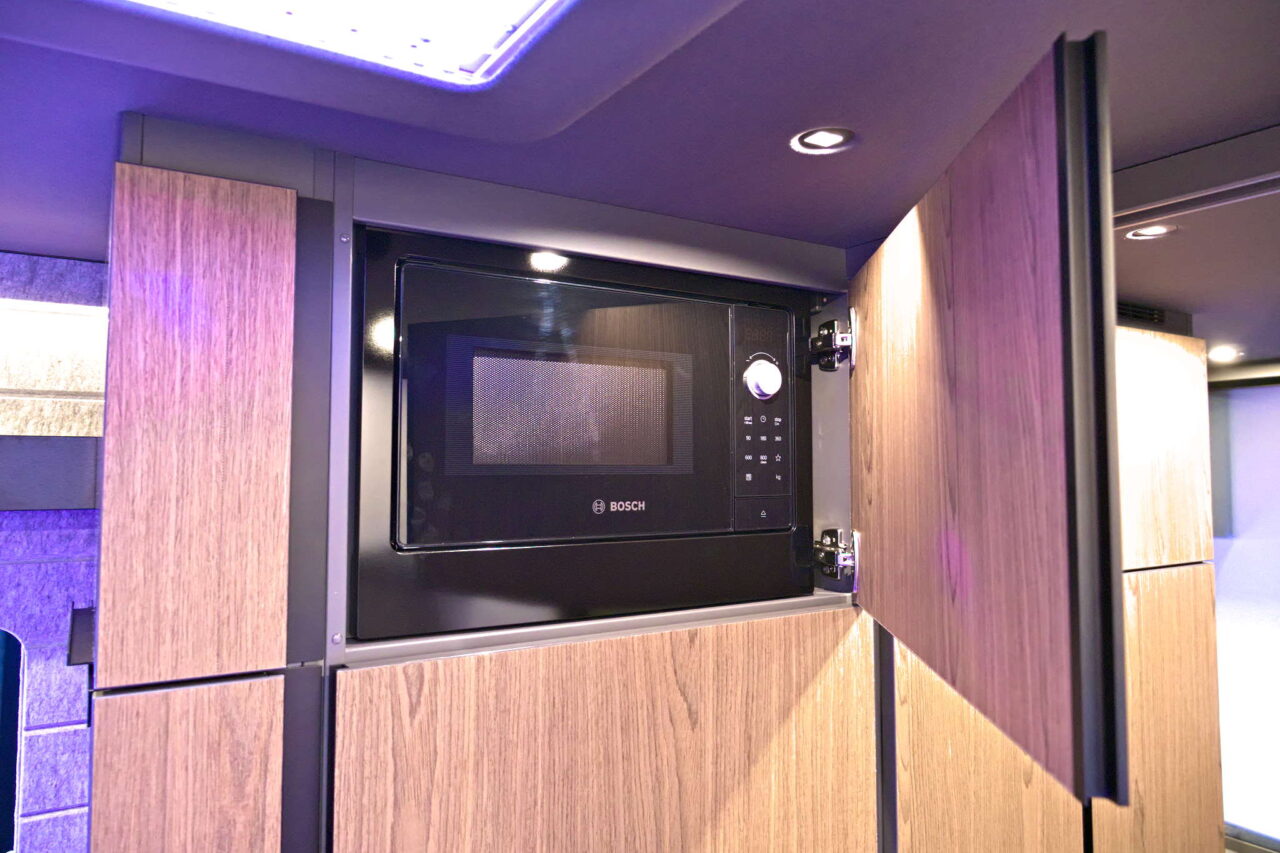 Niesmann+Bischoff Arto (2025): Der erste Luxus-Liner auf Mercedes Sprinter Basis 8 niessmann bischoff arto 78 mikrowelle