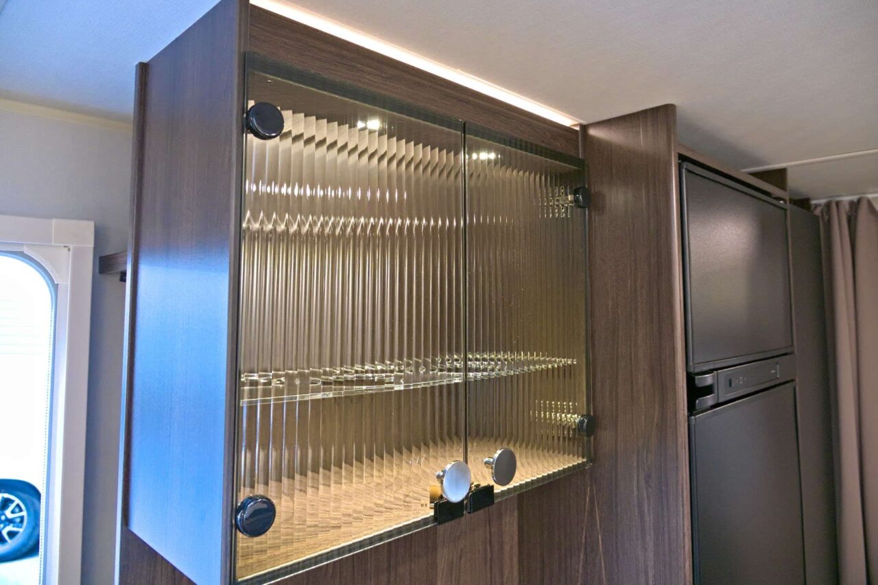 polar blackline 680 qa caravan salon 2024 kuechenschrank