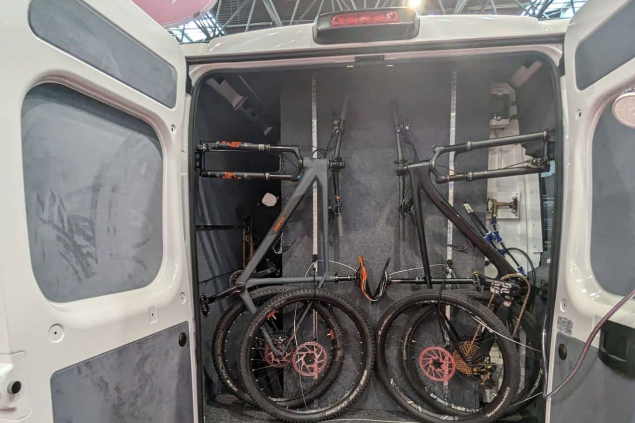 La Marca Joy Rider (2025) - Premium-Campingbus mit revolutionärem Raumkonzept 5 la marca joy rider kofferraum garage caravan salon 2024 c stefan blanz