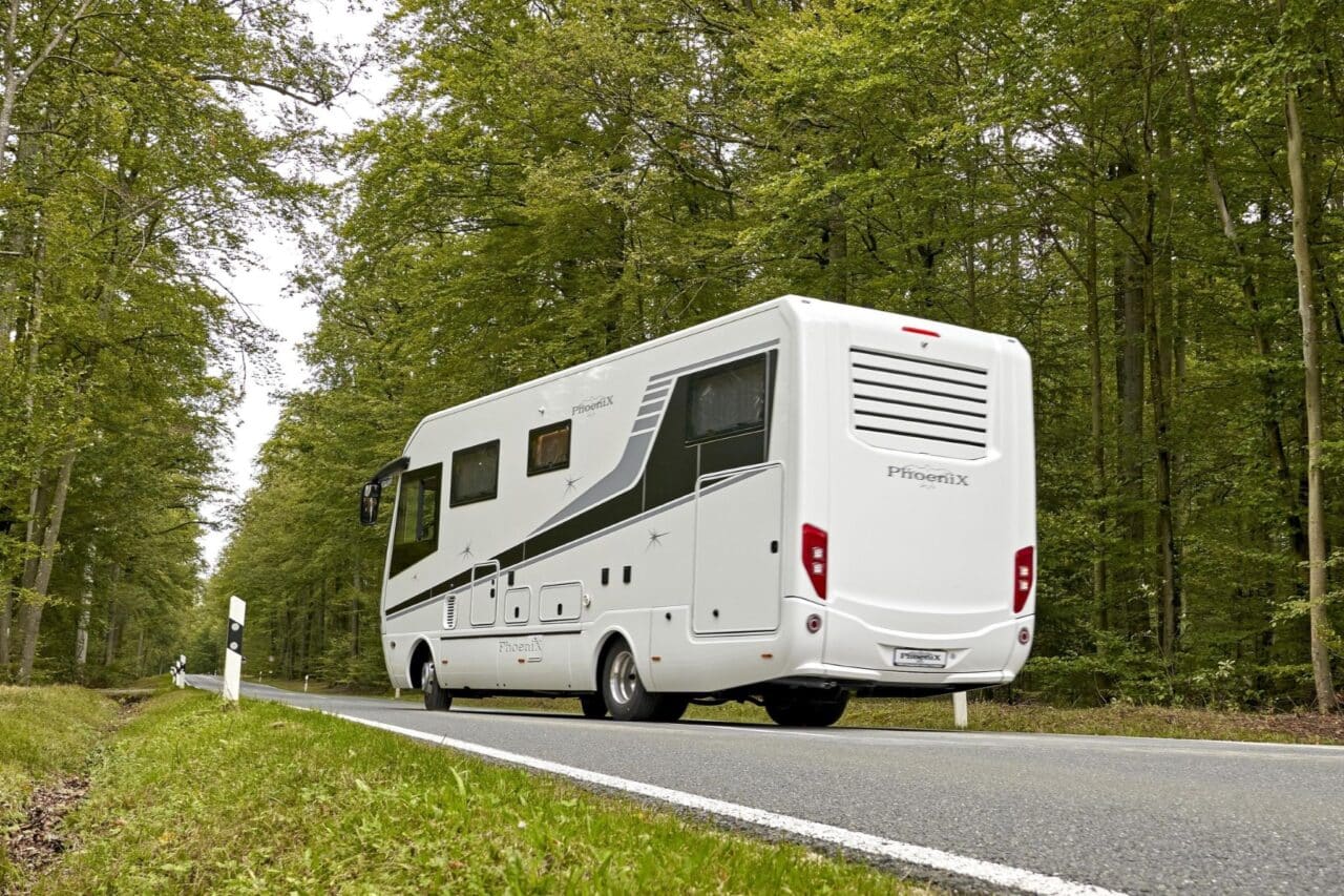 Innovatives Luxus-Wohnmobil: Phoenix präsentiert den Top-Liner 9000 BMLX 1 Innovatives Luxus-Wohnmobil: Phoenix präsentiert den Top-Liner 9000 BMLX