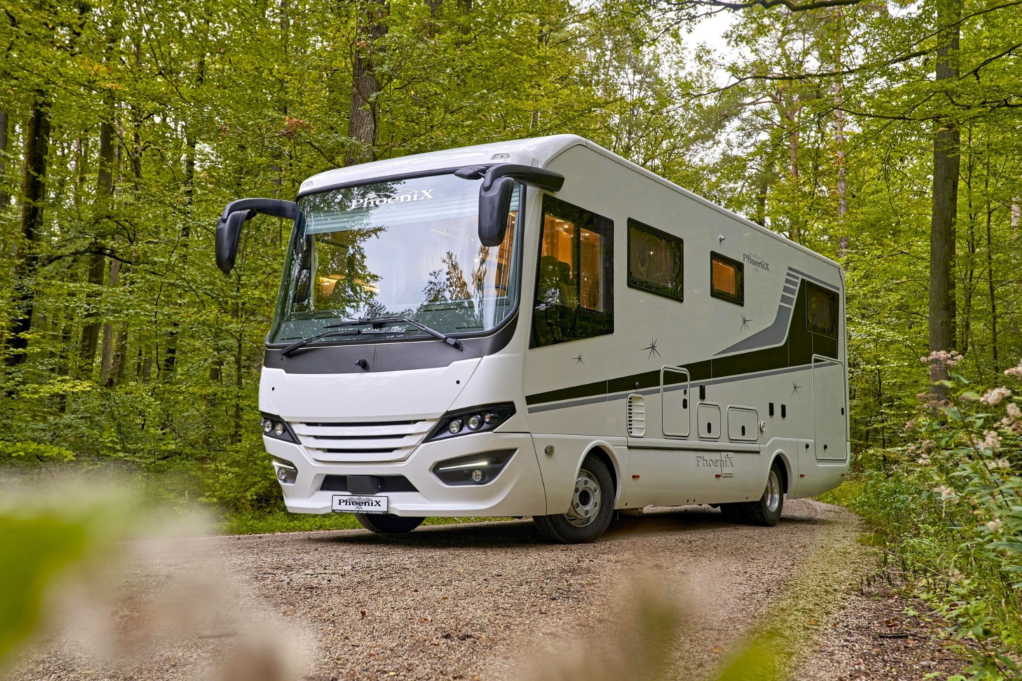 Innovatives Luxus-Wohnmobil: Phoenix präsentiert den Top-Liner 9000 BMLX