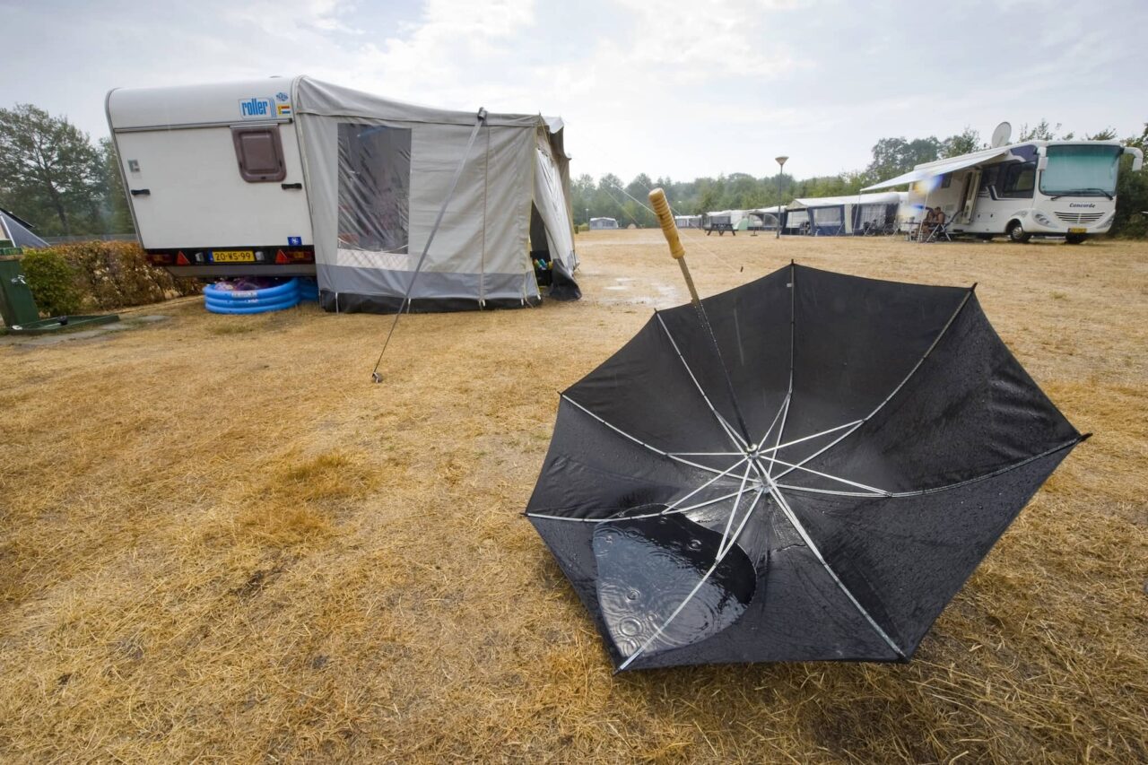 Schaden am Vorzelt oder an der Markise durch Unwetter oder Vandalismus - was muss ich bei der Versicherung beachten?