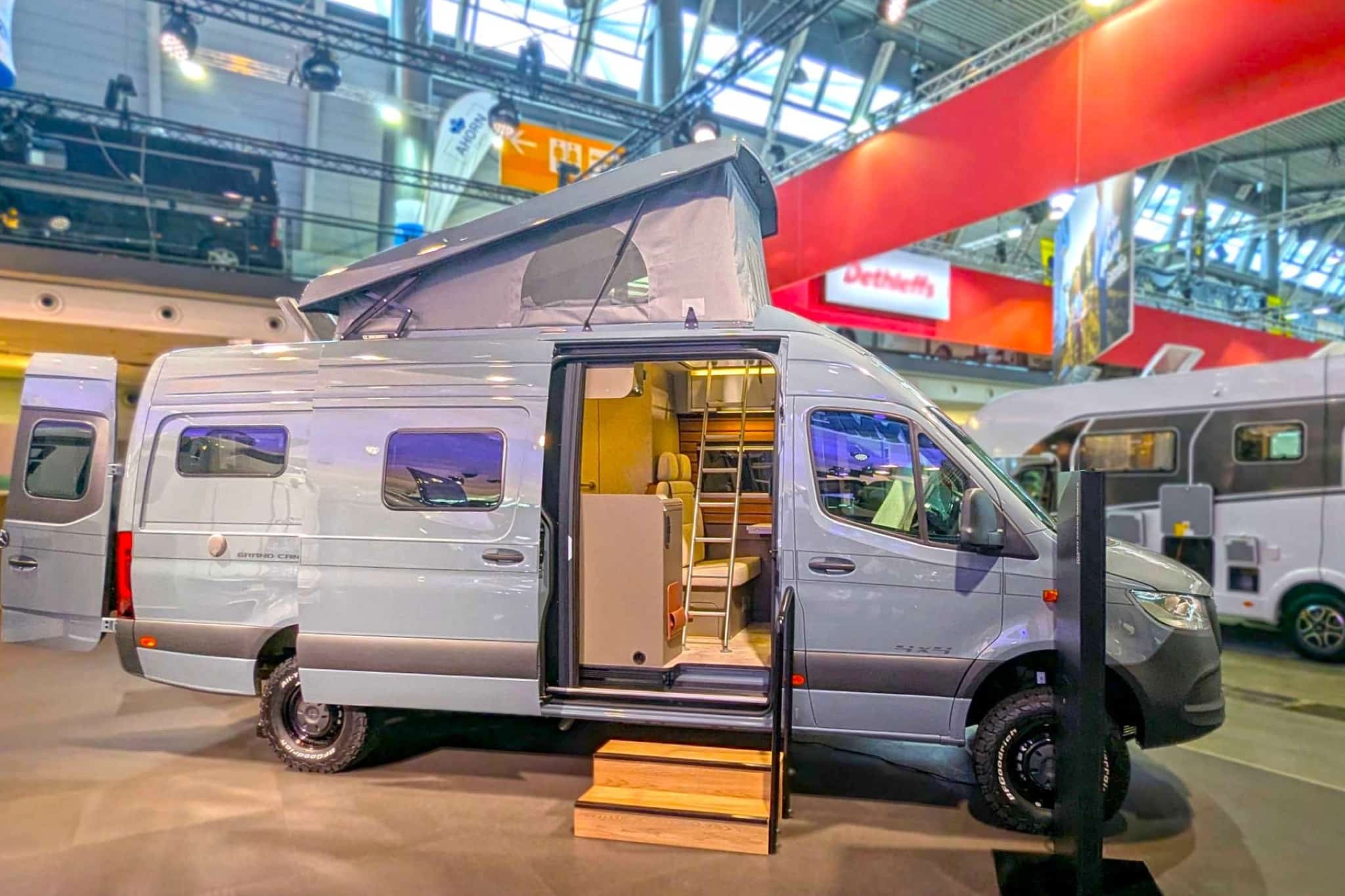 Hymer Grand Canyon S 700 (2025): Cleveres Raumkonzept auf 7 m mit Längsbetten und Schwenkbad