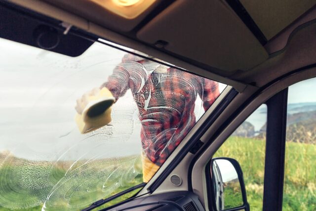 Wohnwagen und Wohnmobil nach dem Winter in Betrieb nehmen