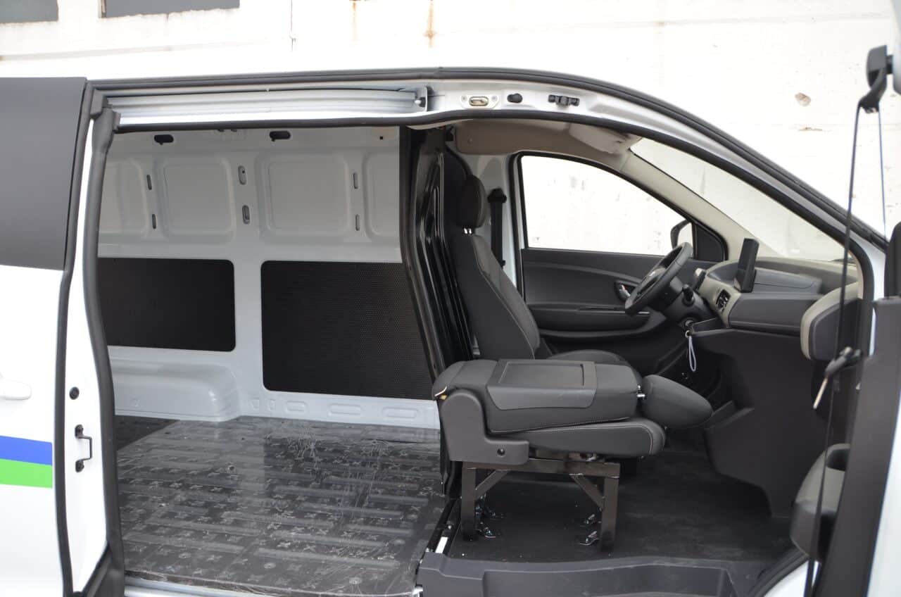 02 ARI 901 XL Laderaum und Fahrerkabine Seitenansicht