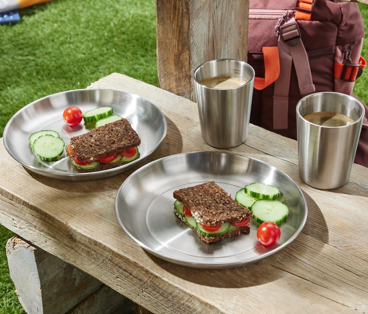 Clevere Küchenhelfer fürs Camping: Nützliche Gadgets zu unschlagbaren Preisen 2 Tchibo Camping-Teller aus Edelstahl