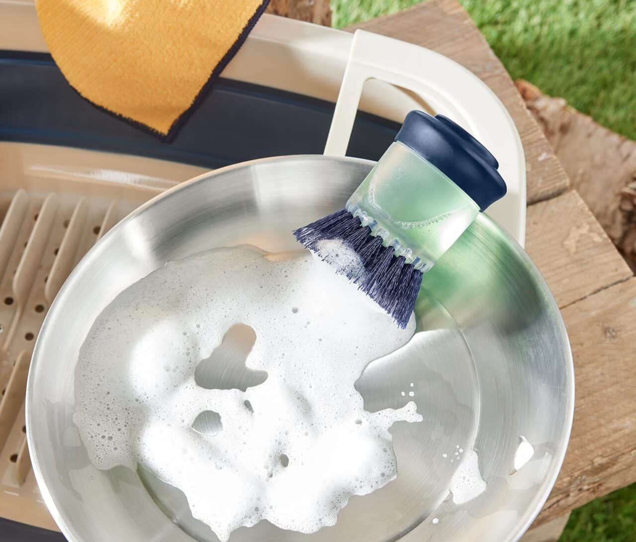 Clevere Küchenhelfer fürs Camping: Nützliche Gadgets zu unschlagbaren Preisen 5 Tchibo Spülbürste mit integriertem Spender