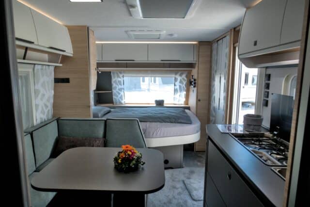 Fendt Apero 2026 : Caravane familiale flexible pour toutes les exigences 7 fendt apero activ 560 skm innenraum