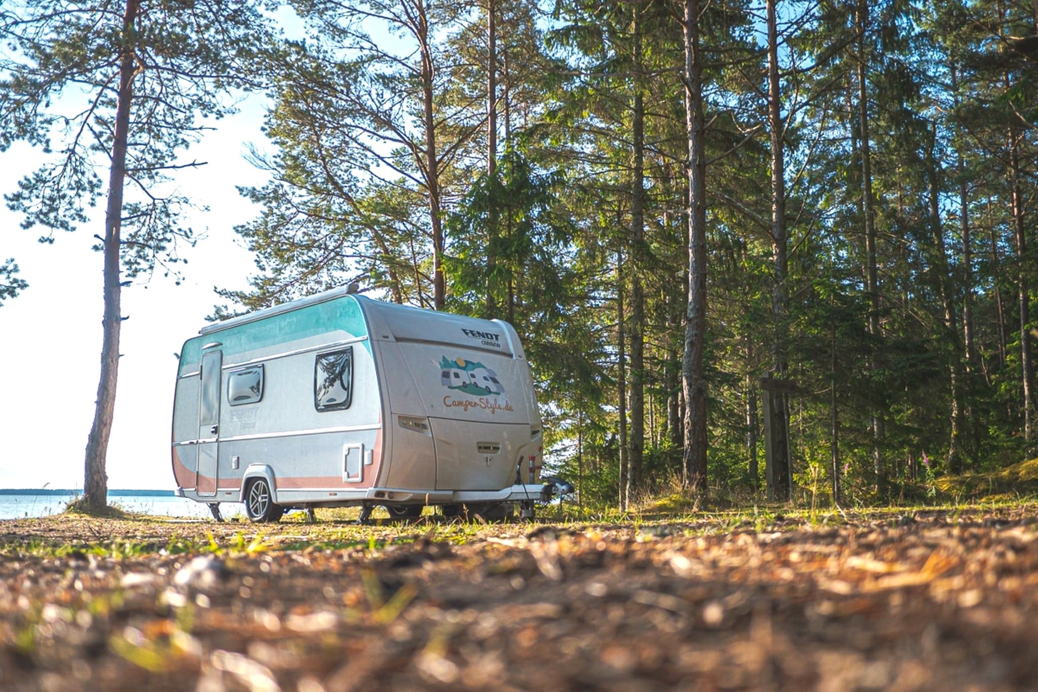 Checkliste für Wohnwagen & Wohnmobile: Deine komplette Camping Erstausstattung 2025
