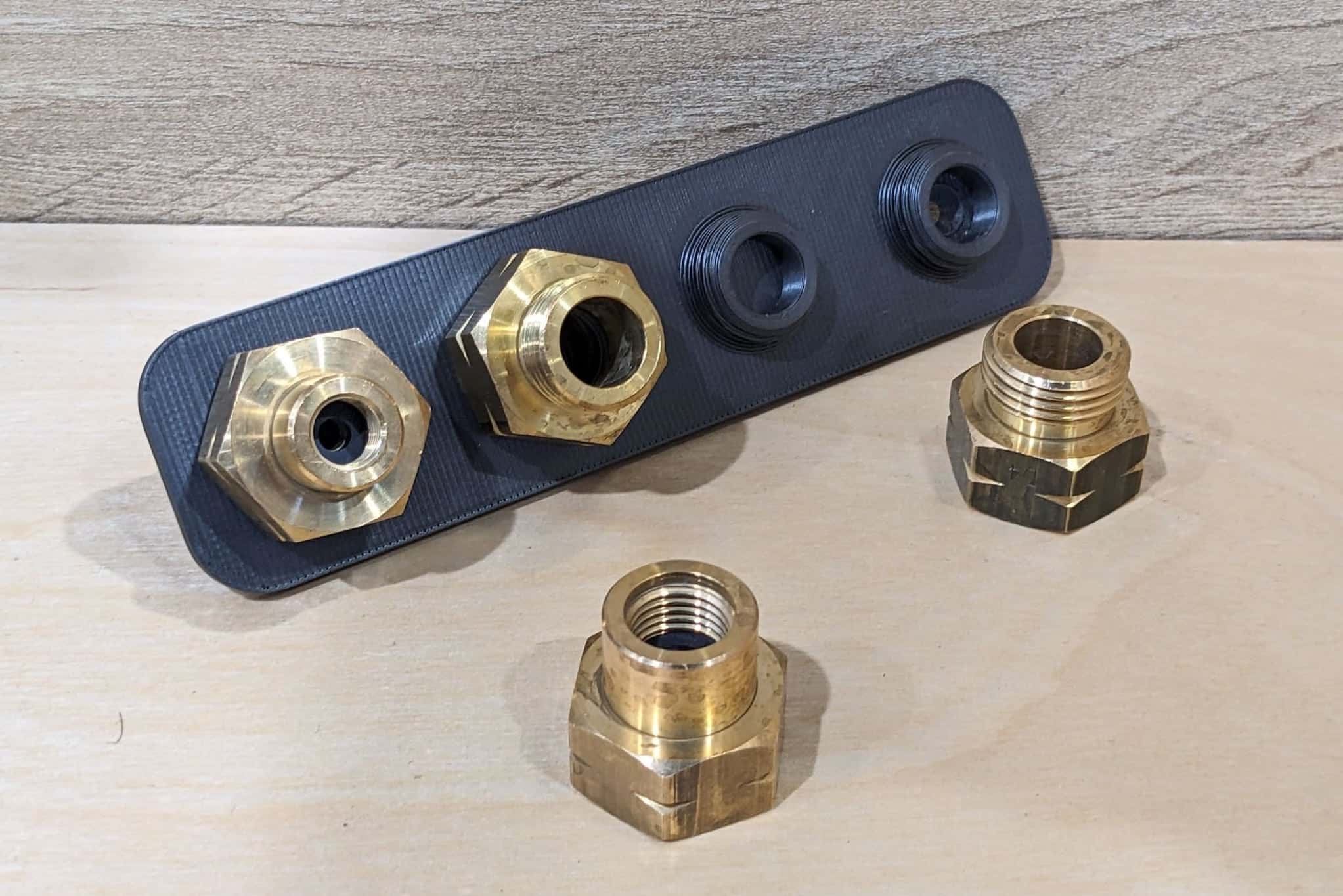 Neu im CamperStyle-Shop: clevere Halterung für Gasflaschen-Fülladapter