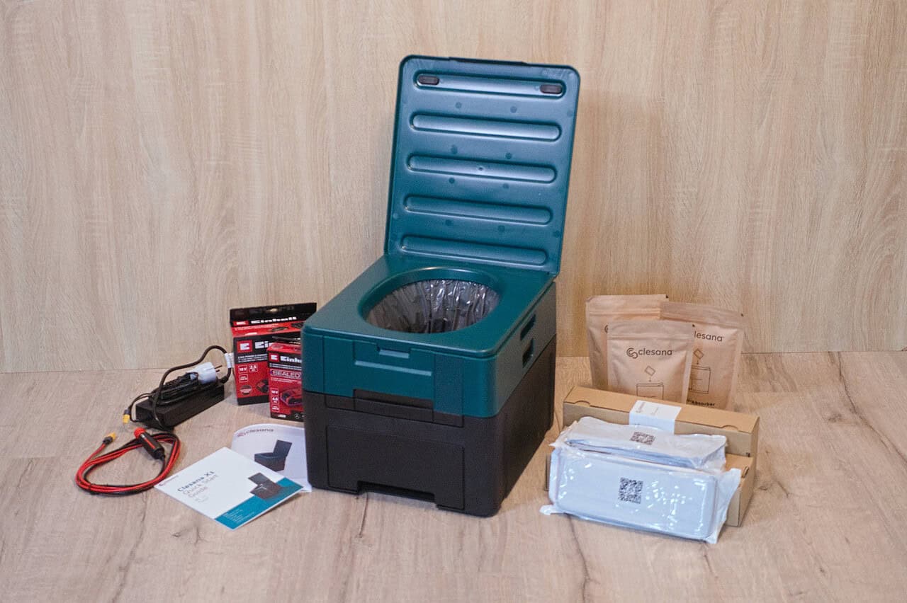 Nie wieder Schwarzwasser und Entsorgungsstationen: Die mobile Verschweißtoilette Clesana X1 im Test 2 clesana mobile toilette x1 lieferumfang