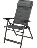 Bequemer Campingstuhl mit Kopfkissen, Armlehnen und stabilem Rahmen für Outdoor und Camping.