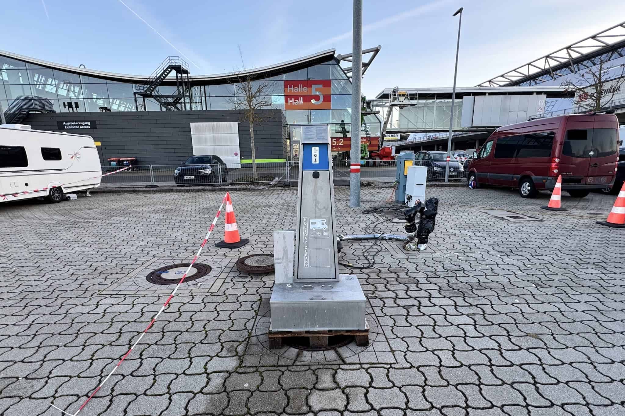 Von Camper-Pipi zu Beton: Wie Urin aus deiner Trenntoilette beim Hausbau helfen könnte