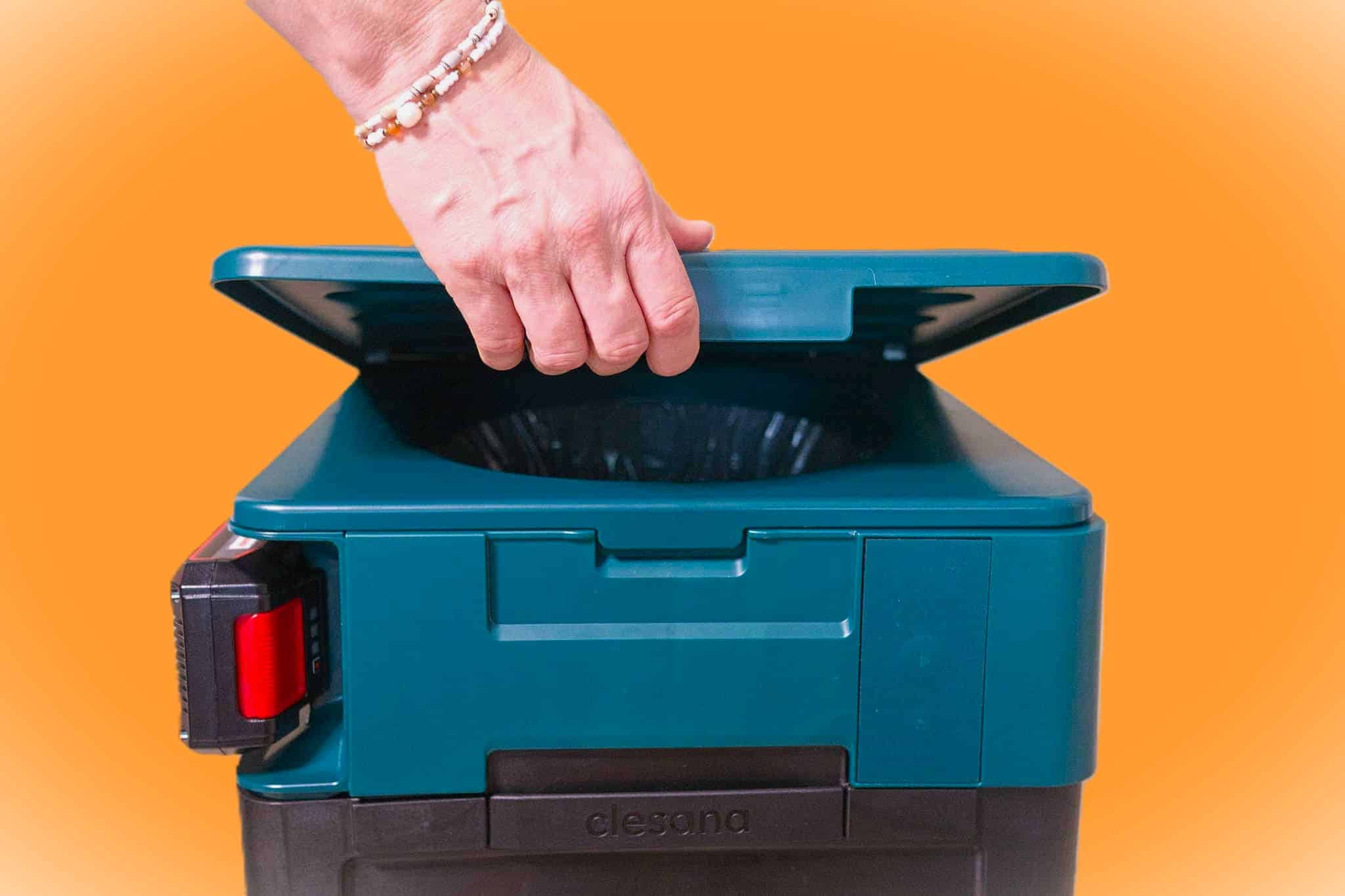 Nie wieder Schwarzwasser und Entsorgungsstationen: Die mobile Verschweißtoilette Clesana X1 im Test