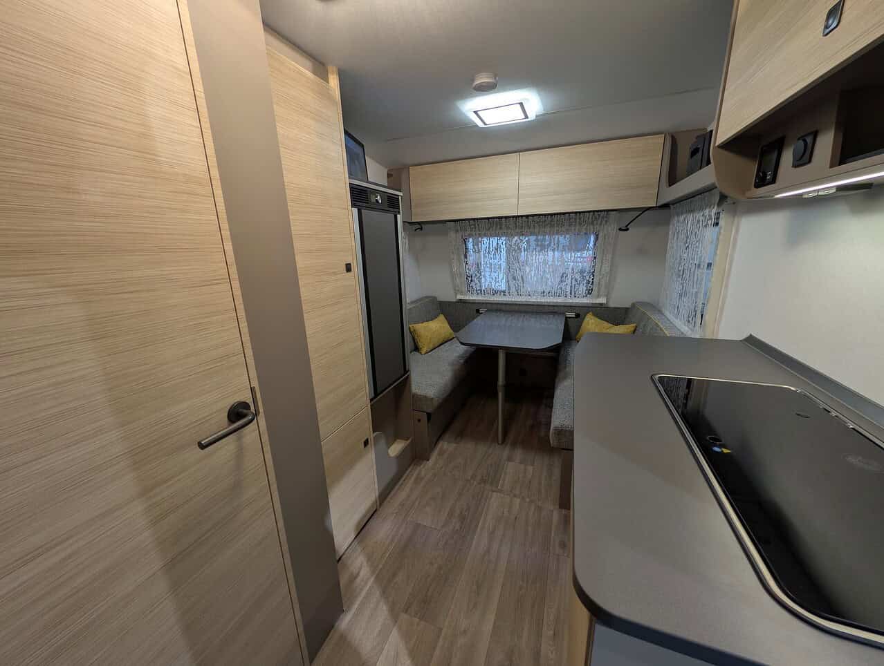 NEXT 381 (2026): Stylischer Familienwohnwagen unter 1.000 Kilo 2 fendt next 381 innenraum grundriss